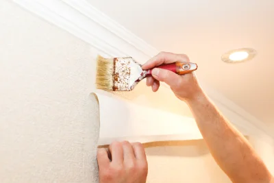 Pose de papier peint à Aveize — revêtements muraux et toiles de verre